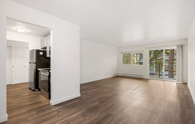 1 bed, 1 bath, 740 sqft, $2,100, Unit 402