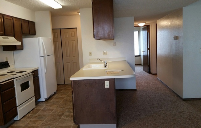 2 beds, 2 baths, 915 sqft, $1,200, Unit 14