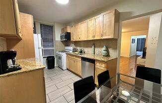3 beds, 1 bath, 900 sqft, $3,200