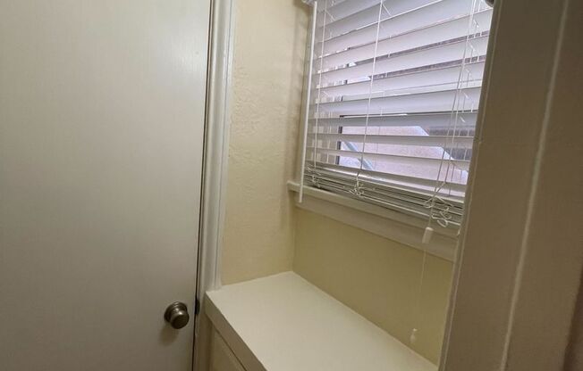 1 bed, 1 bath, 550 sqft, $1,595, Unit 05