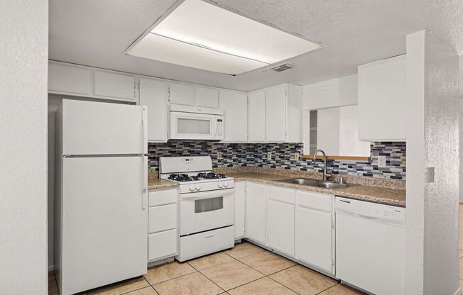 Henderson!!! 4 Bedrooms!! Single Story!! 2 car garage!! Big Back Yard!!! No HOA!! All Appliances!!