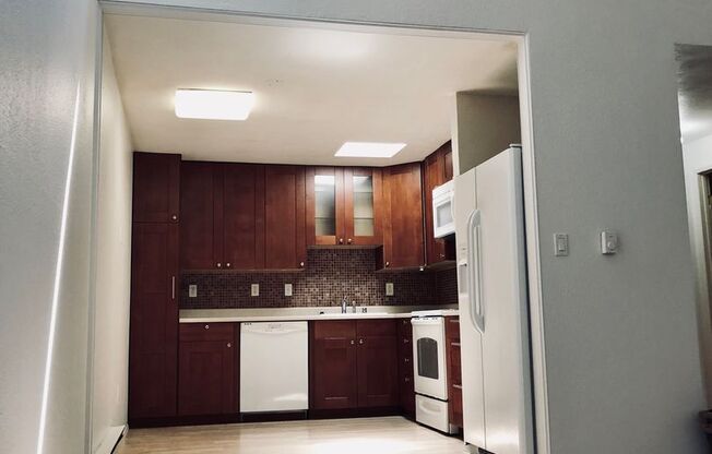Highly Desirable Corner End-Unit in the Fairwood Area of Renton!