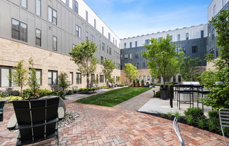 12 - Jaeger Square - Courtyard