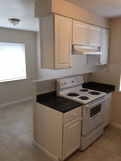 2 beds, 1 bath, 847 sqft, $1,495