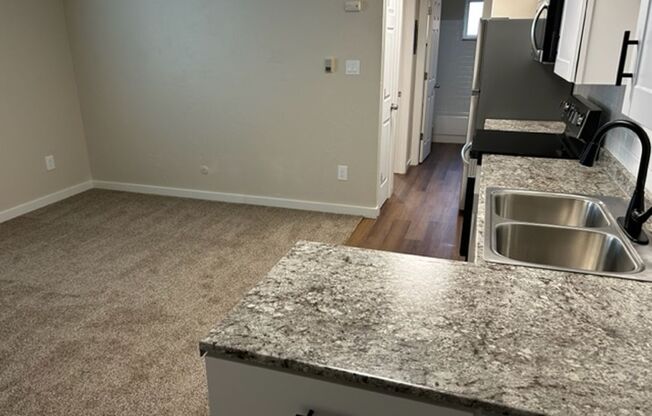 1 bed, 1 bath, 580 sqft, $1,150, Unit 1455 Unit 105