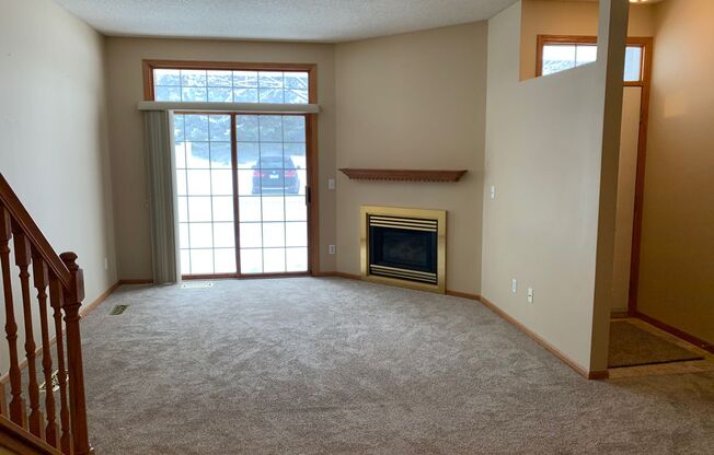 2 Bed + Loft/1.5 Bath Townhome- Eden Prairie- Available May 1