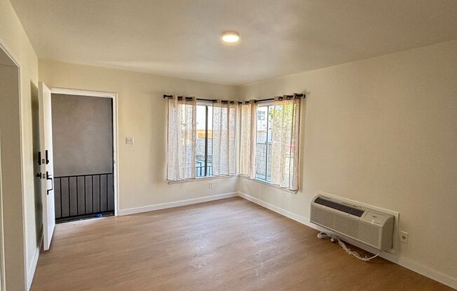 6817-6819 N. Figueroa St.