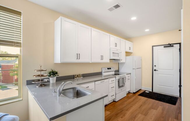 1 bed, 1 bath, 569 sqft, $1,199, Unit 140 Emmaus Rd.