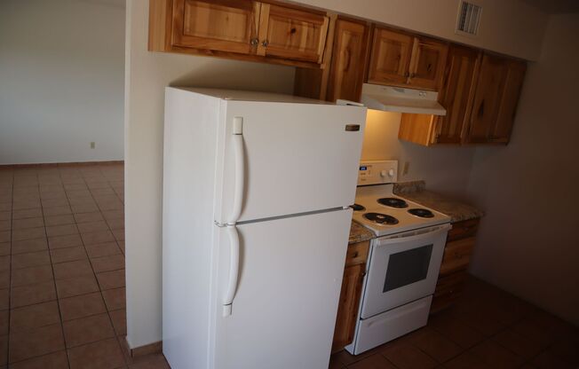 3 beds, 2 baths, $1,195, Unit Unit A