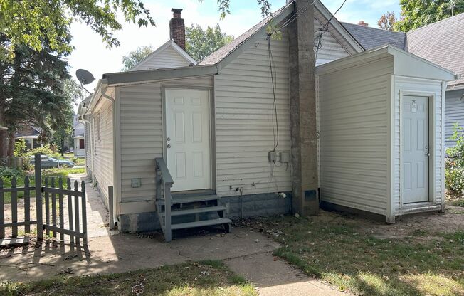 2 beds, 1 bath, $1,200