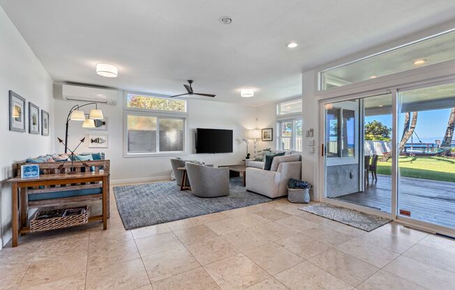 Hawaii Life Presents Hale Maluhia Beachfront Luxury 3 bedroom 3.5 Bath