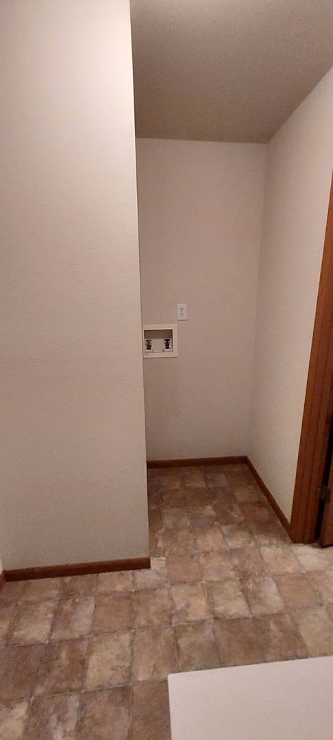 1 bed, 1 bath, 843 sqft, $1,065, Unit 51-302