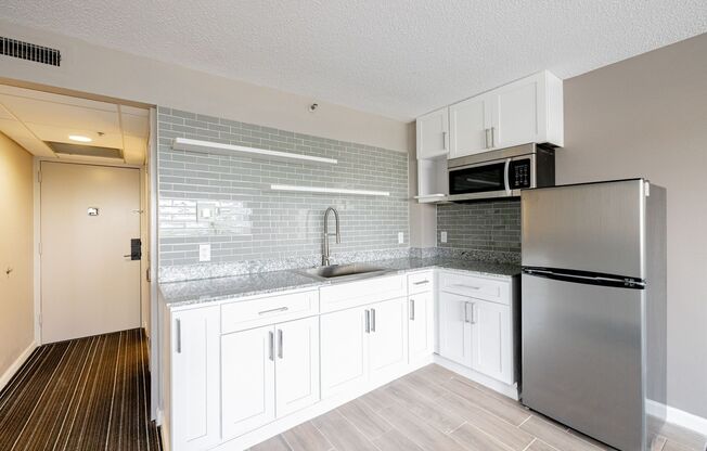 2 beds, 3 baths, 950 sqft, $1,399, Unit 217
