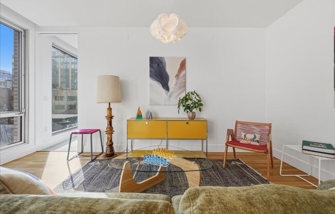 937 Condos - South Facing 2 bed/2 bath w/parking/storage/concierge/all utilities except electricity (PEARL DISTRICT)