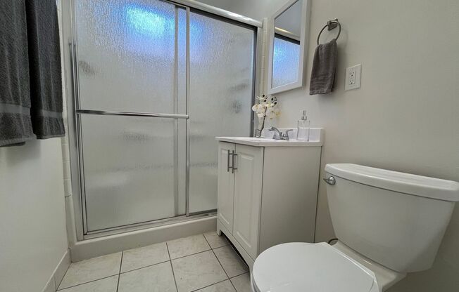 2 beds, 1 bath, 900 sqft, $2,395, Unit 13522 1/2