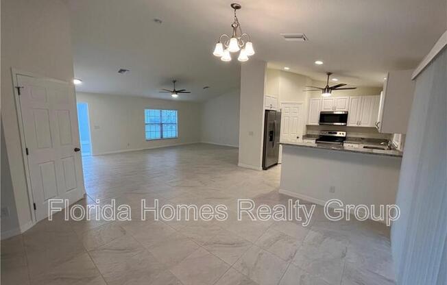 309 SE 19 LN