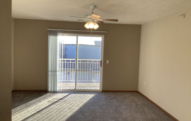 2 beds, 1 bath, 950 sqft, $1,250, Unit 34