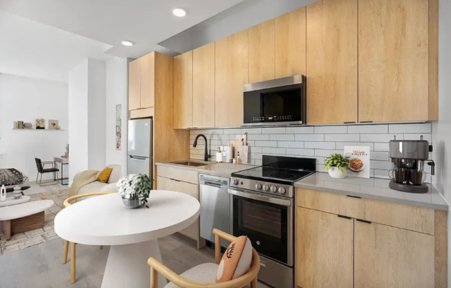 E. 127th St, Madison Ave