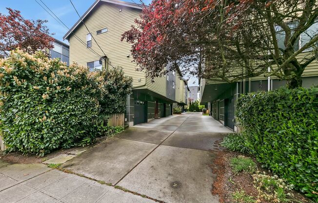 Cheery & Bright Columbia City Townhome