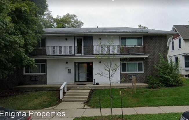 2425 N Oakland Ave
