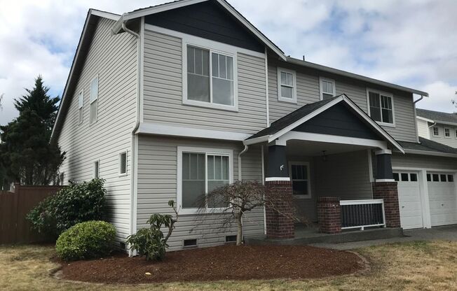 Bright and Beautiful 3 Bed 2.5 Bath Everett Home!