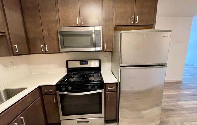 2 beds, 1 bath, $1,395, Unit 116