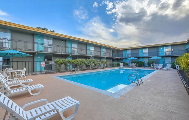 Studio, 1 bath, 420 sqft, $799, Unit 4