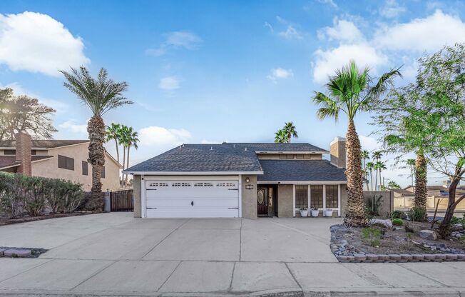 Beautiful 4 bed/ 3 bath POOL Home For Rent