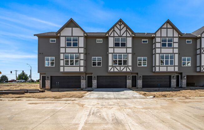 2 beds, 2.5 baths, 1,200 sqft, $1,850, Unit 2942 SE Apex Vista