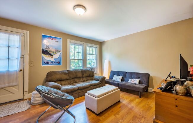 NW Rowhouse Near Georgetown University & Hospital Available August 1st