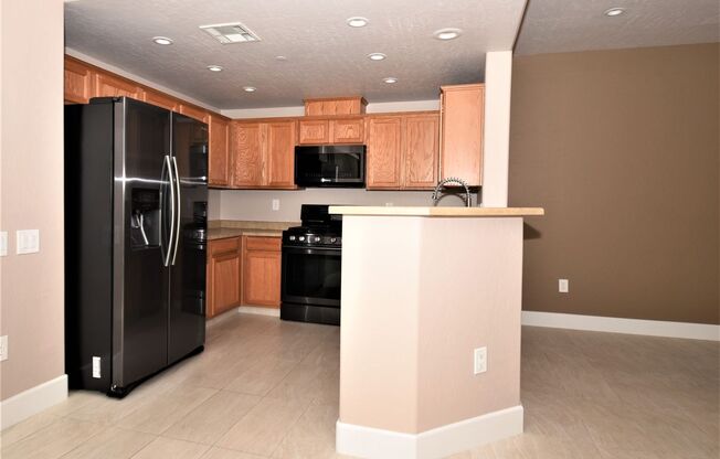 Fantastic 1 Bedroom Condo With Attached Garage!