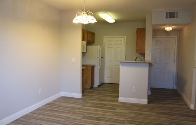 2 beds, 2 baths, $1,495, Unit Bldg. 7 -Clark County-