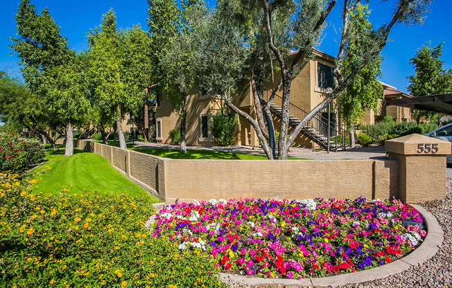 Apartments Near Chandler Fashion Mall with Beautiful Landscaping