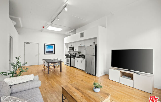 Studio, 1 bath, 707 sqft, $2,290, Unit 628