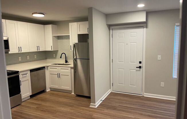 1 bed, 1 bath, 700 sqft, $1,250, Unit 102