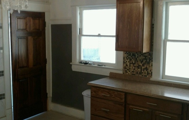 3 beds, 2 baths, $1,800, Unit APARTMENT A