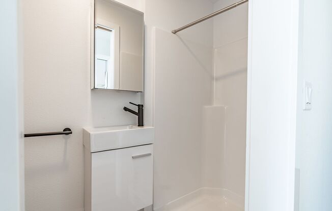 Studio, 1 bath, 275 sqft, $1,125, Unit 301