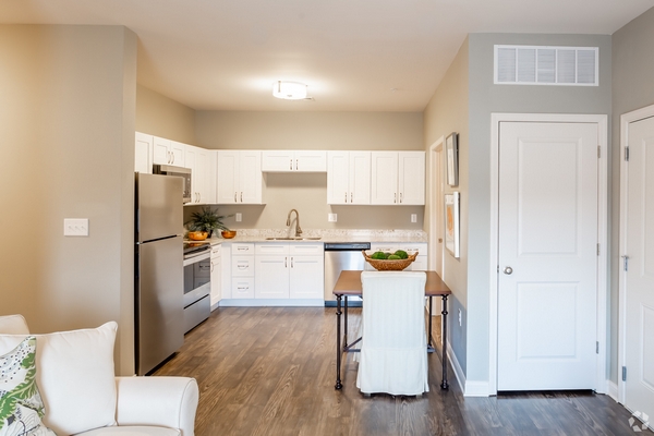 2BR, 2BA - 1,035 SF