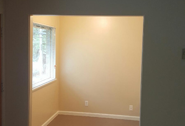 2 beds, 1 bath, 810 sqft, $2,095, Unit 07