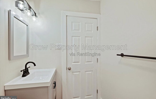 2 beds, 1 bath, 840 sqft, $1,837