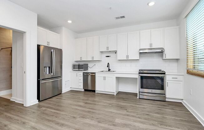 1 bed, 1 bath, 721 sqft, $1,522, Unit 107