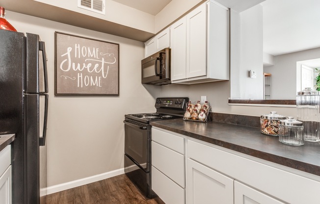 1 bed, 1 bath, 950 sqft, $1,399, Unit *13-2726