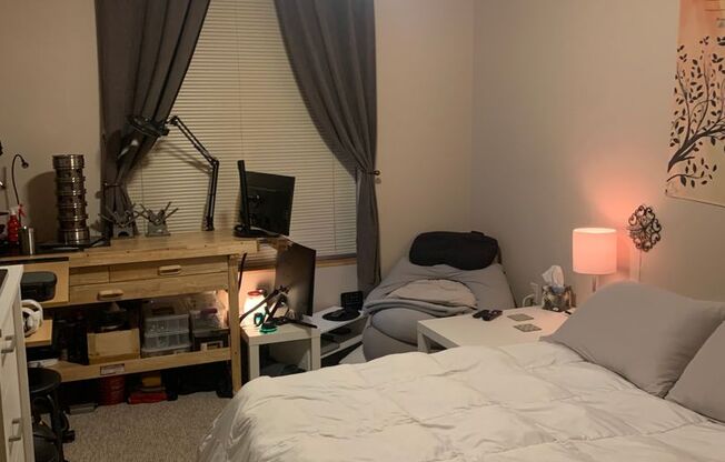 2 beds, 2 baths, 926 sqft, $1,575, Unit 306