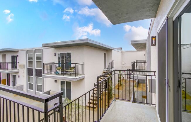 2 beds, 2 baths, 875 sqft, $3,025, Unit 4820-24