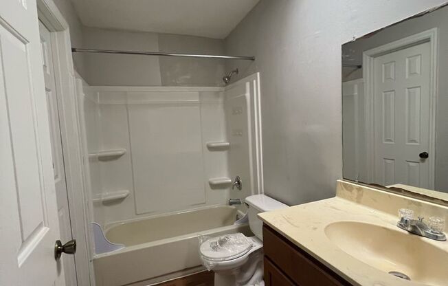2 beds, 2 baths, 1,183 sqft, $1,400, Unit Cypress Pointe 4194D Versailles