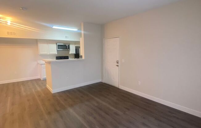 1 bed, 1 bath, $1,400, Unit 2058