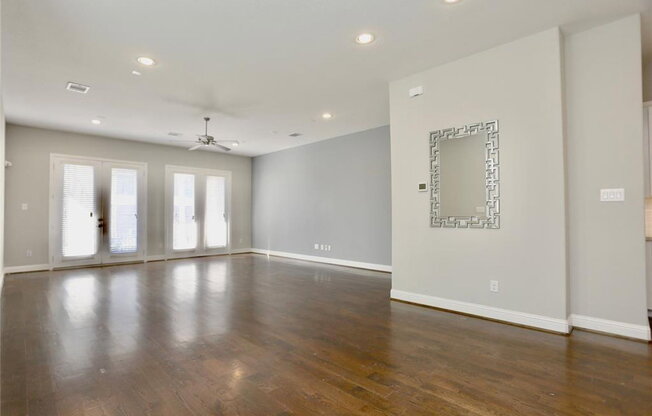 1227 W 19 ST