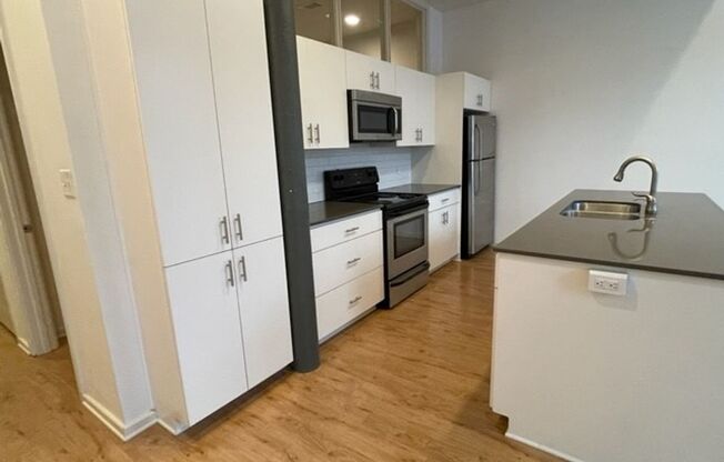 1 bed, 1 bath, 806 sqft, $1,115, Unit 06