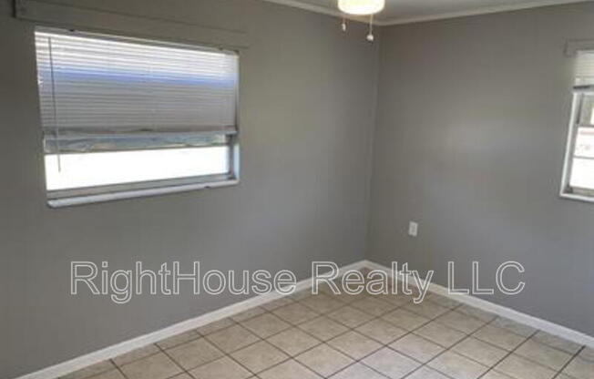 907 CTR AVE