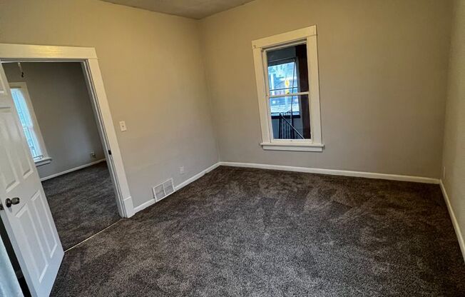 2 bed with Bonus room and 1 1/2 bath home in Moline!